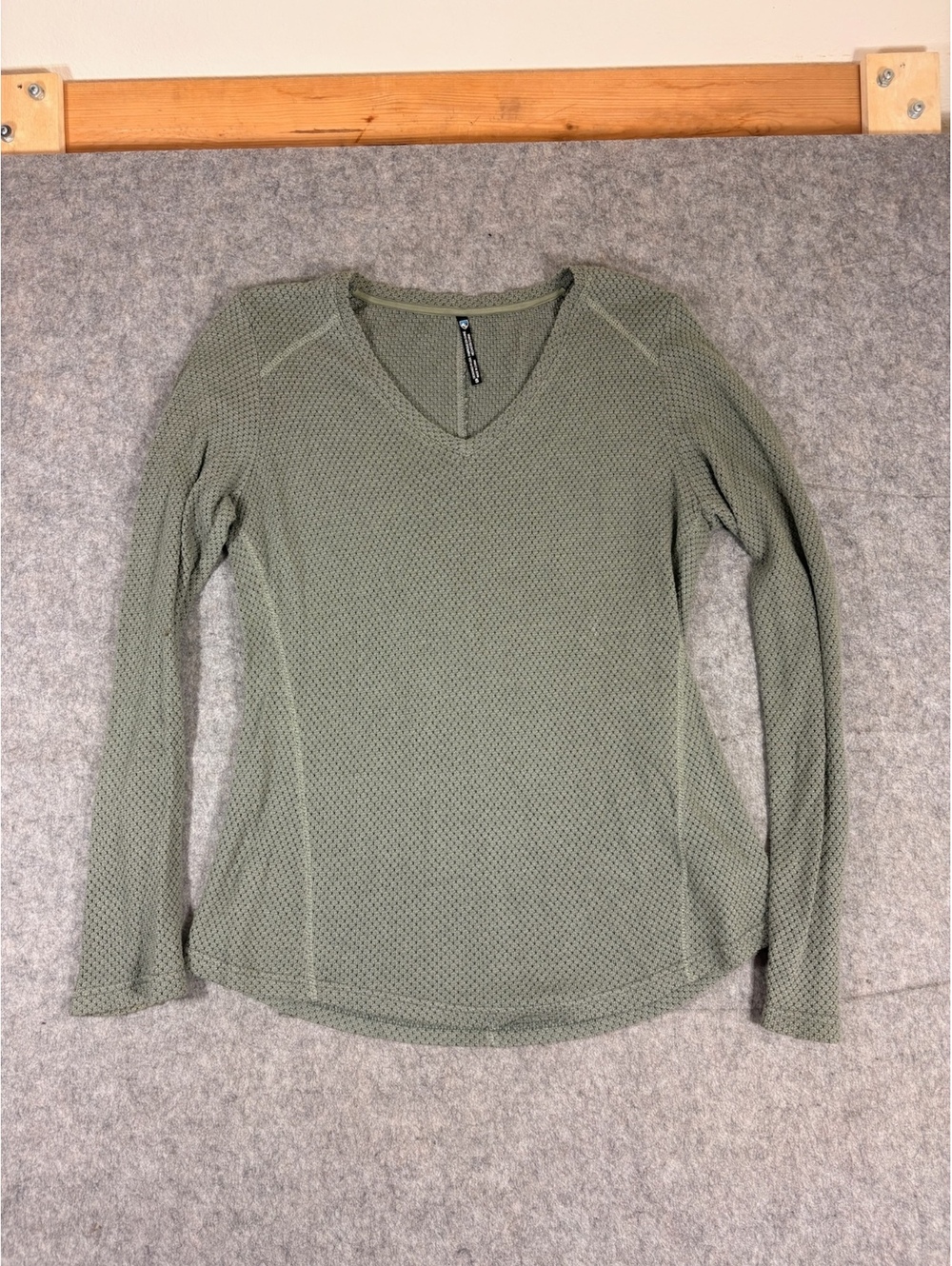 Kuhl v neck olive textured long sleeve top size Small